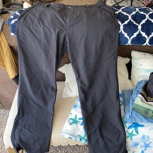 Men’s dress pant in black